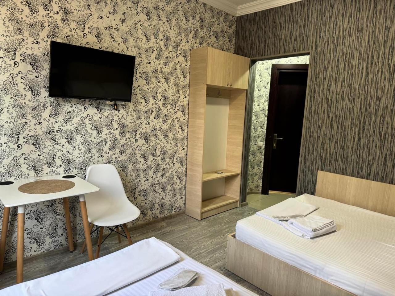 Hotel Skip Tbilisi Eksteriør bilde