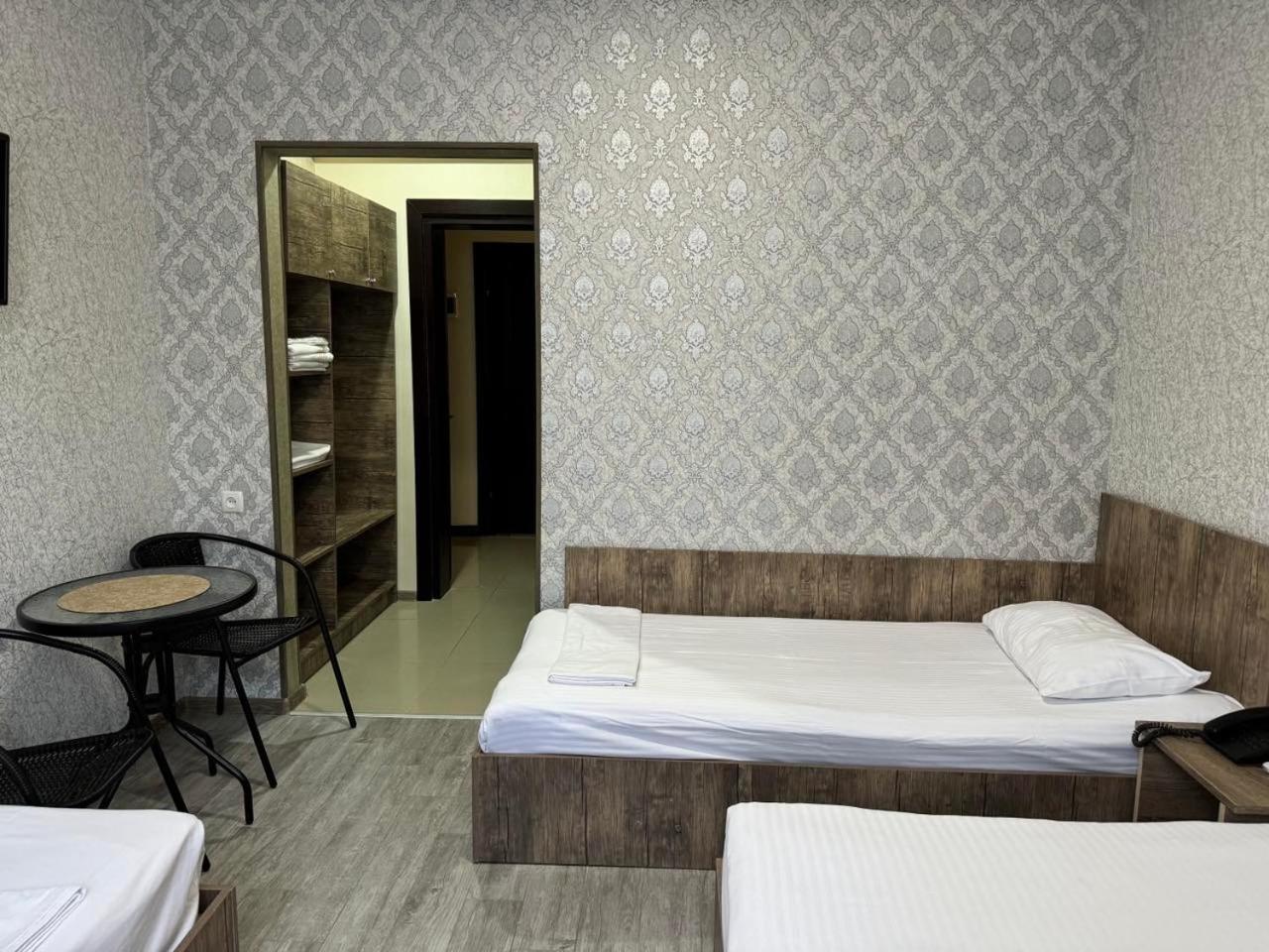 Hotel Skip Tbilisi Eksteriør bilde