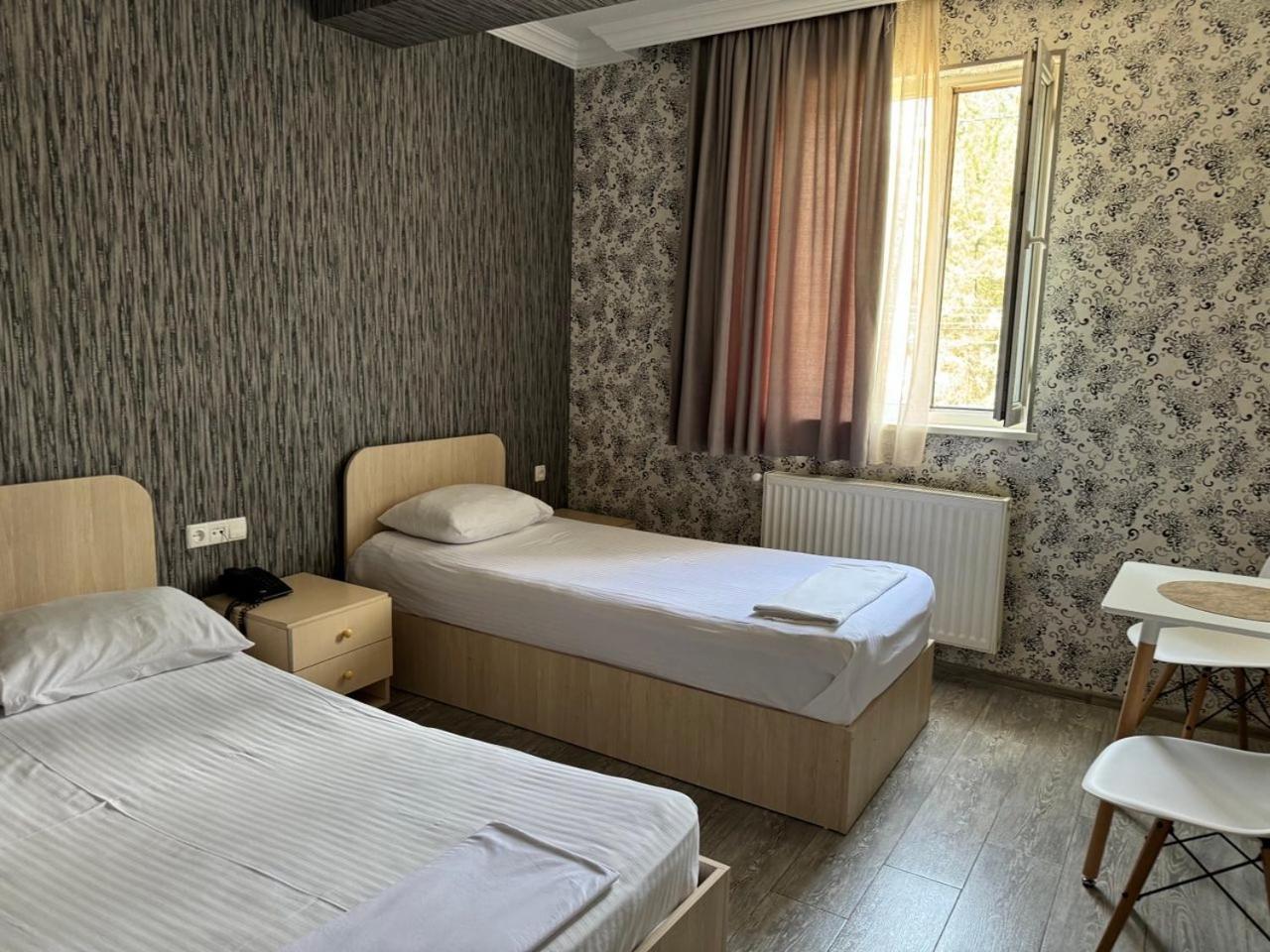 Hotel Skip Tbilisi Eksteriør bilde