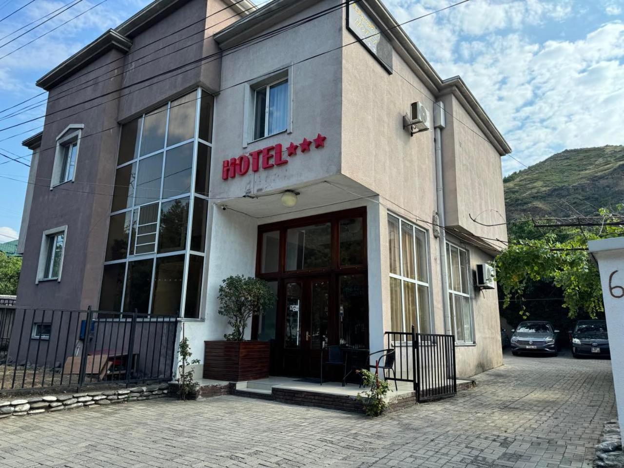 Hotel Skip Tbilisi Eksteriør bilde