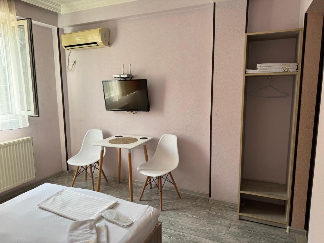 Hotel Skip Tbilisi Eksteriør bilde