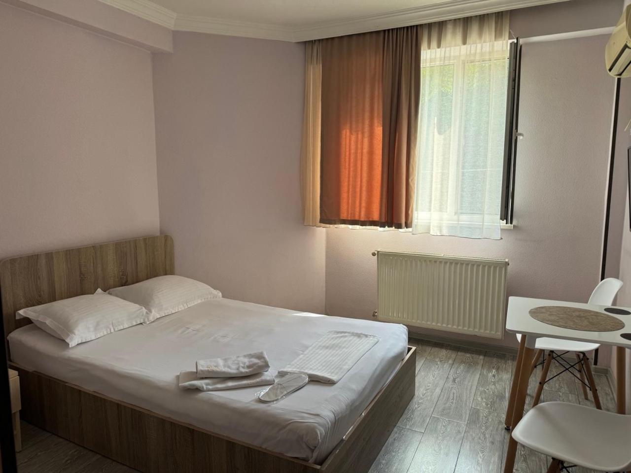 Hotel Skip Tbilisi Eksteriør bilde